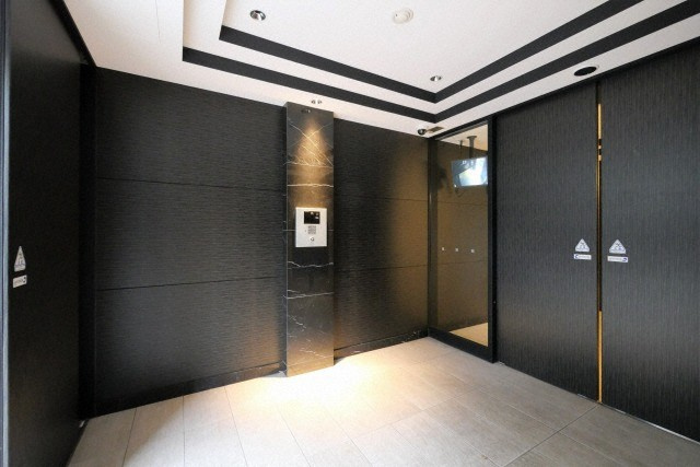 エスリード九条スタシオンのロビー