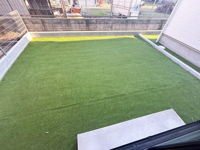 【庭】 | 川越市岸町2丁目　新築一戸建住宅　全3棟　(ふじみ野店) | お子様やワンちゃんも遊べる広いお庭がございます。