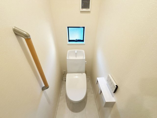 【トイレ】 | 川越市岸町2丁目　新築一戸建住宅　全3棟　(ふじみ野店) | 清潔感と機能性のあるトイレです。