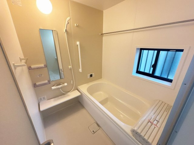 【浴室】 | 川越市岸町2丁目　新築一戸建住宅　全3棟　(ふじみ野店) | ゆったりおくつろぎできる１坪タイプの浴室です。
