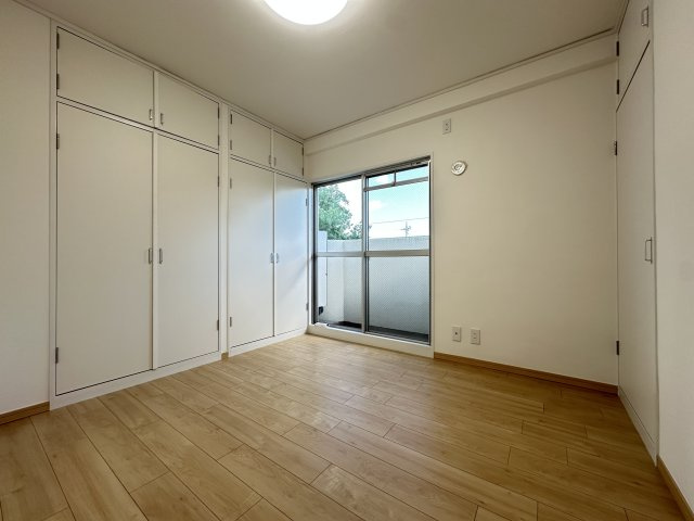 真栄マンション浮島の洋室