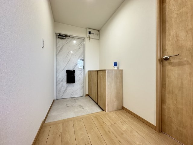 真栄マンション浮島の玄関