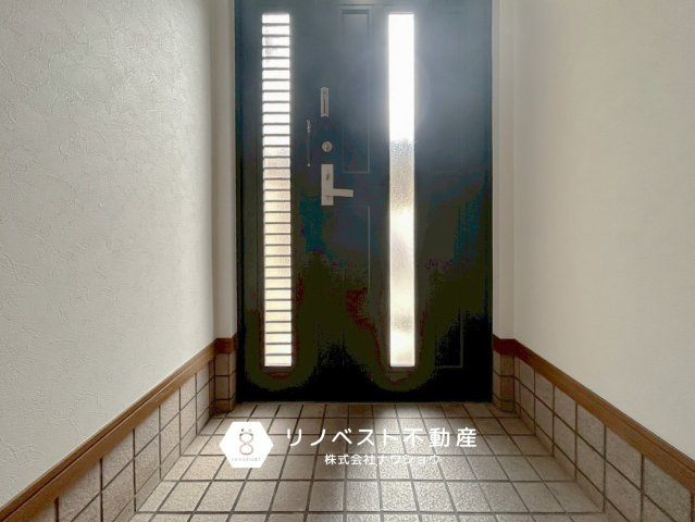 東大阪市若江西新町3丁目中古戸建の玄関|ぜひお好みのシューズボックスを設置してください♪