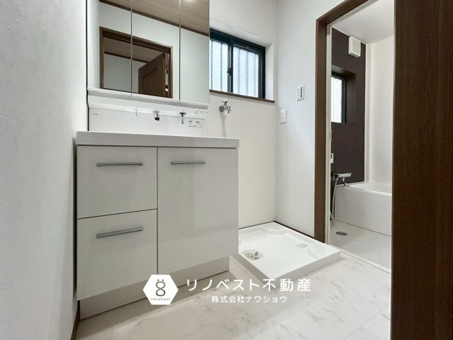 東大阪市若江西新町3丁目中古戸建の洗面所|白を基調とした洗面で空間を広く見せてくれます◎