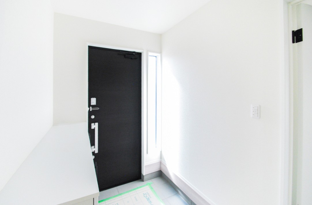 東御市県　中古戸建の玄関|周辺環境も合わせてぜひ現地ご確認ください。