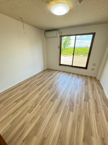 メゾンドノエルⅢの居間・リビング