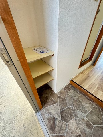 メゾンドノエルⅢの玄関