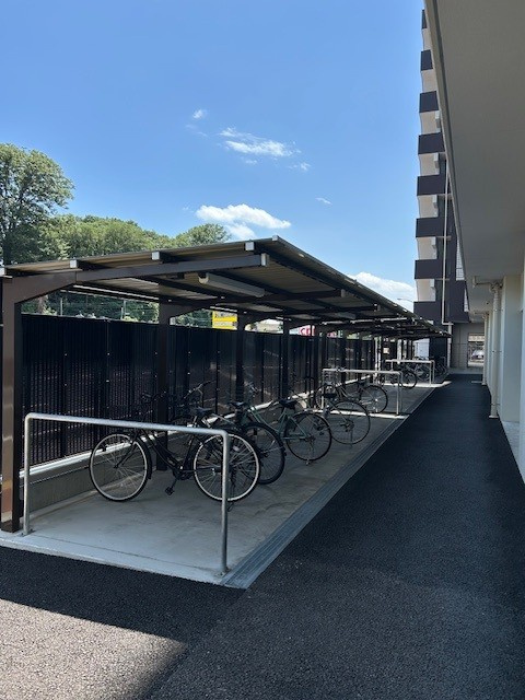 アルファステイツ東宿郷Ⅱの駐輪場|屋根付き平置き駐輪場