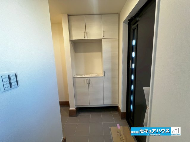 【同施工物件ご案内可能】東郷町大字春木字白土　全1棟の内観：施工例|【玄関イメージ】
◆お家に出会う人々を迎える玄関だからこそ、広々清潔感あふれる空間にしたいものです。採光・通風にも配慮された設計で毎日明るい空間をキープします♪