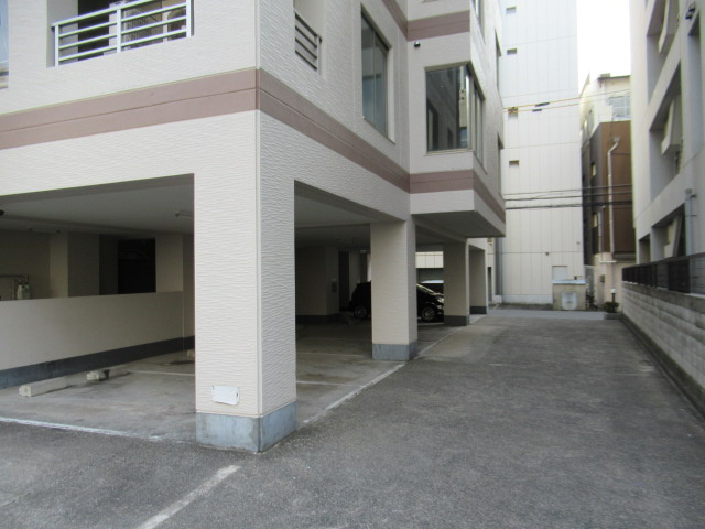 K-2　EASTの駐車場