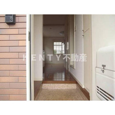 【エントランス】 | セピアコート | 清潔なエントランスです