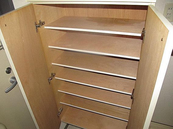 SANKOガルフタワーの玄関