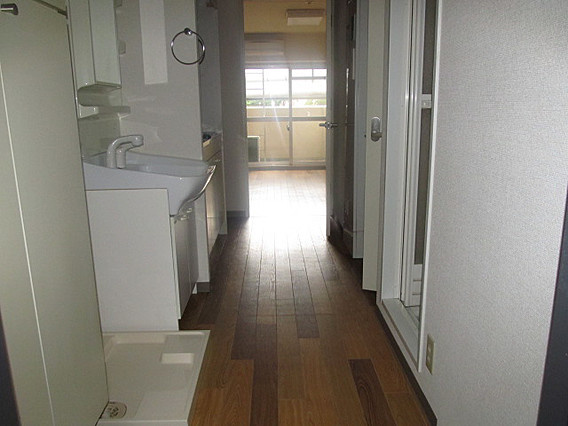 SANKOガルフタワーの玄関