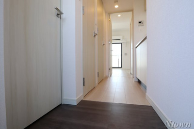 【玄関】 | S-RESIDENCE上前津South | 収納もある玄関です