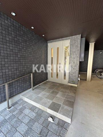 フルール桃谷のエントランス