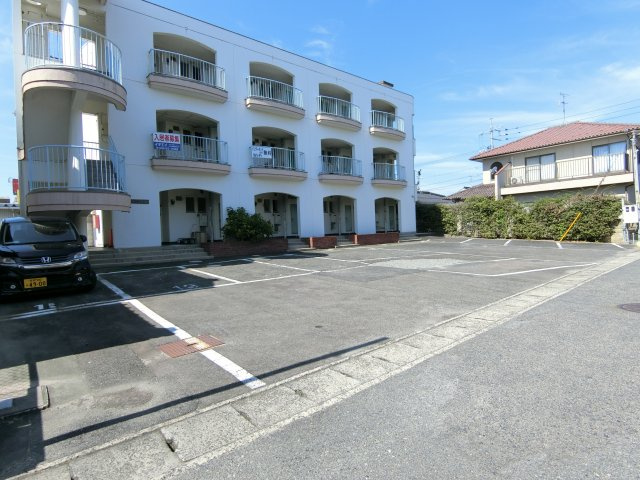 ネオハイツ安倍の駐車場