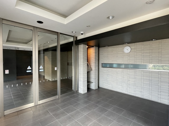 ロイヤルガーデン松縄レインボー通り第2のエントランス