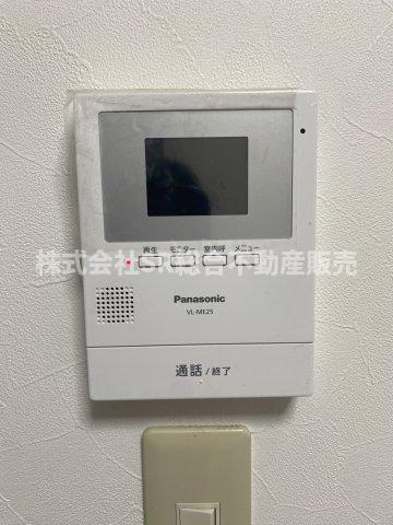 善根寺町4丁目中古テラスハウスの防犯設備|モニター付きインターホンがあり女性やお子様にも安心です！