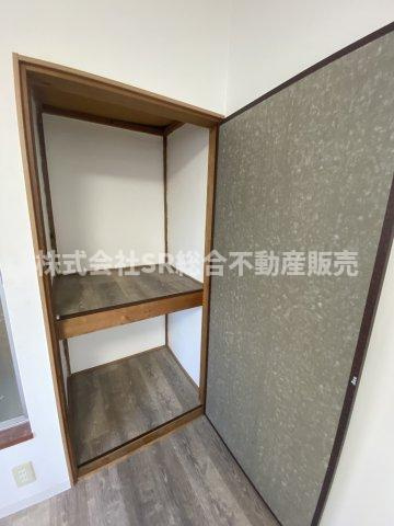 善根寺町4丁目中古テラスハウスの収納|便利な収納スペースです