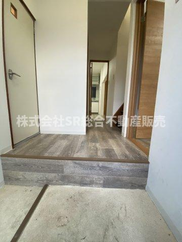 善根寺町4丁目中古テラスハウスの玄関|シンプルで使いやすい玄関です