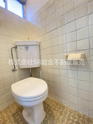 善根寺町4丁目中古テラスハウスのトイレ|温水洗浄便座にリフォーム可能です！