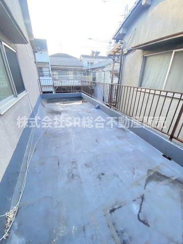 善根寺町4丁目中古テラスハウスのバルコニー|開放感のある広々ルーフバルコニー♪お子様のプール、BBQ等にお使いいただけます！