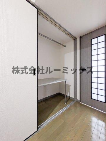 福岡市城南区鳥飼７丁目の賃貸マンションの居間・リビング|こちらのリビングで趣味の時間をお楽しみください