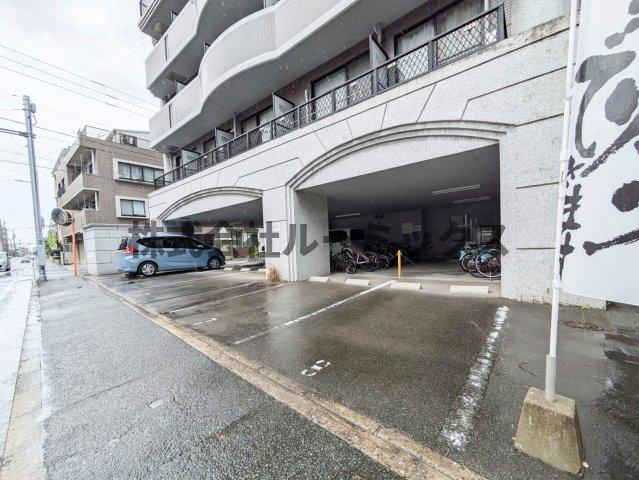 福岡市城南区鳥飼７丁目の賃貸マンションの駐車場|駐車場に車を止められます
