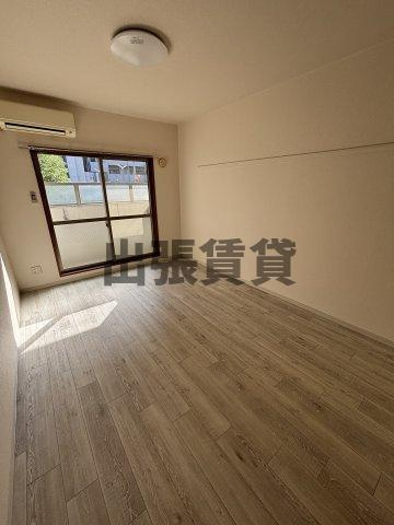 仲介手数料0円！！ラ・ヴィアンパレスIIの居間・リビング