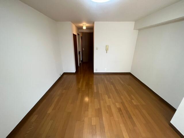 メゾン東山の洋室|使い勝手のいい洋室です