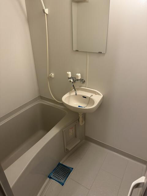 メゾン東山の浴室|日々の疲れを癒すお風呂付です