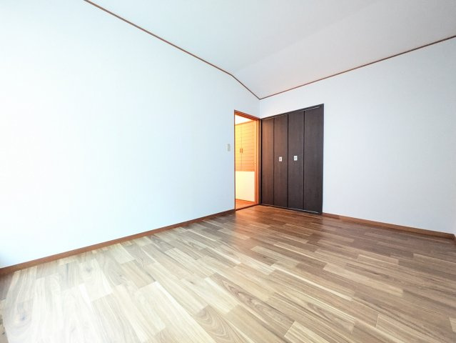 牛沼一戸建の洋室