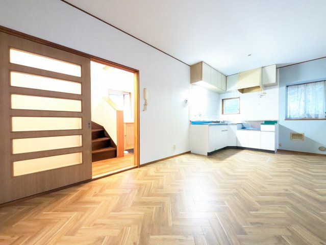 牛沼一戸建の居間・リビング