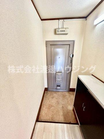 成晃マンションの玄関