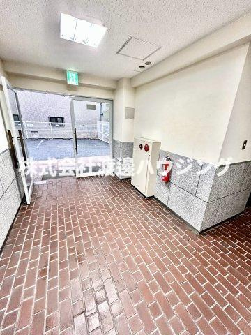 成晃マンションのエントランス