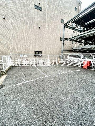 成晃マンションの駐車場