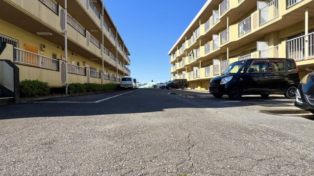 ニューハイツ春の木 No.2の駐車場