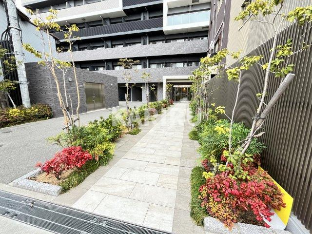 アドバンス大阪バレンシアのエントランス