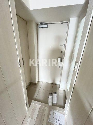 アドバンス大阪バレンシアの玄関