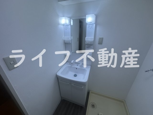 サンプラザ新石切の独立洗面台|朝の支度にも助かる、独立の洗髪洗面化粧台