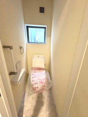 【内装】 | 福岡市博多区麦野1丁目　1号棟（全2棟）【仲介手数料無料・0円】 | 施工例。1階のトイレです。施工例は完成時と異なる場合があります。