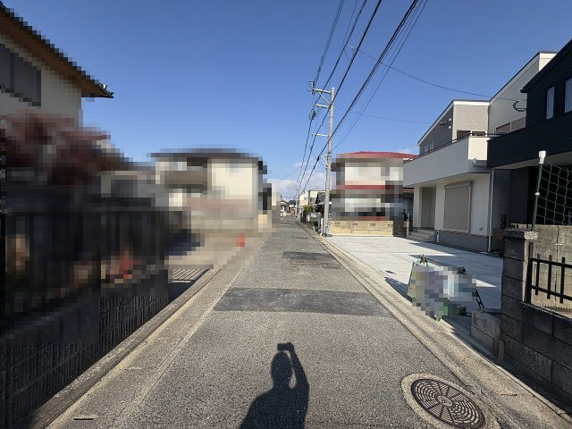 【その他】 | 福岡市博多区麦野1丁目　1号棟（全2棟）【仲介手数料無料・0円】 | 現地写真。前面道路です。