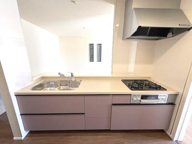 【キッチン】 | 福岡市博多区麦野1丁目　1号棟（全2棟）【仲介手数料無料・0円】 | 施工例。施工例は完成時と異なる場合があります。
