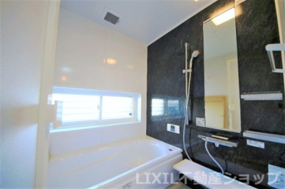 【浴室】 | アウトドア×お家 | 癒しの空間、一日の疲れはバスルームでゆったりと