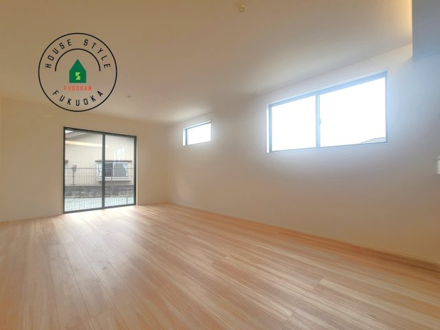 筑紫野市紫5丁目第3-2棟(4号棟)の内観：施工例|ご家族を近くに感じられる対面キッチンのLDK。会話もはずみそうですね。