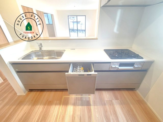 筑紫野市紫5丁目第3-2棟(4号棟)の内観：施工例|キッチン。グリル・食器洗い乾燥機・浄水器も完備。