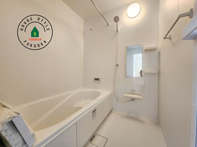 筑紫野市紫5丁目第3-2棟(5号棟)の内観：施工例|1日の疲れを癒してくれる広々バスルーム。雨の日のお洗濯にも大活躍な浴室乾燥機付です！