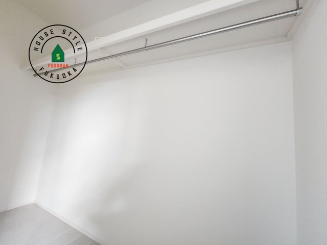 小郡市大保第4-2棟（2号棟）の収納|洋服や大きな荷物が多い方や人数の多いご家族などは、一般的なクローゼットよりもウォークインクローゼットのほうが使い勝手が良いです。