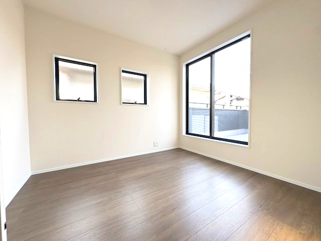 【寝室】 | 福岡市博多区麦野1丁目　2号棟（全2棟）【仲介手数料無料・0円】 | 現地写真。2階主寝室です。