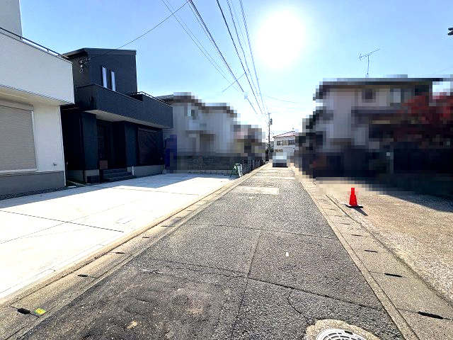 【その他】 | 福岡市博多区麦野1丁目　2号棟（全2棟）【仲介手数料無料・0円】 | 現地写真。前面道路です。